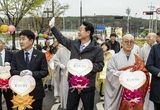 화성특례시 연등 음악축제, 봄비 속 시민 화합을 빛내다