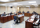 수원특례시의회 도시미래위원회, AI스마트정책국 행정사무감사 진행