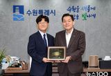 미국 아리조나주 한인회, 이재준 수원특례시장 방문해 감사패 전달