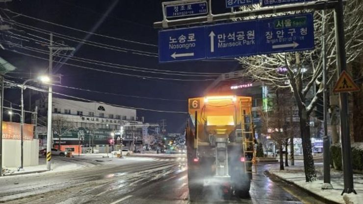 수원시, 제설 장비‧인력 투입해 제설 작업 총력