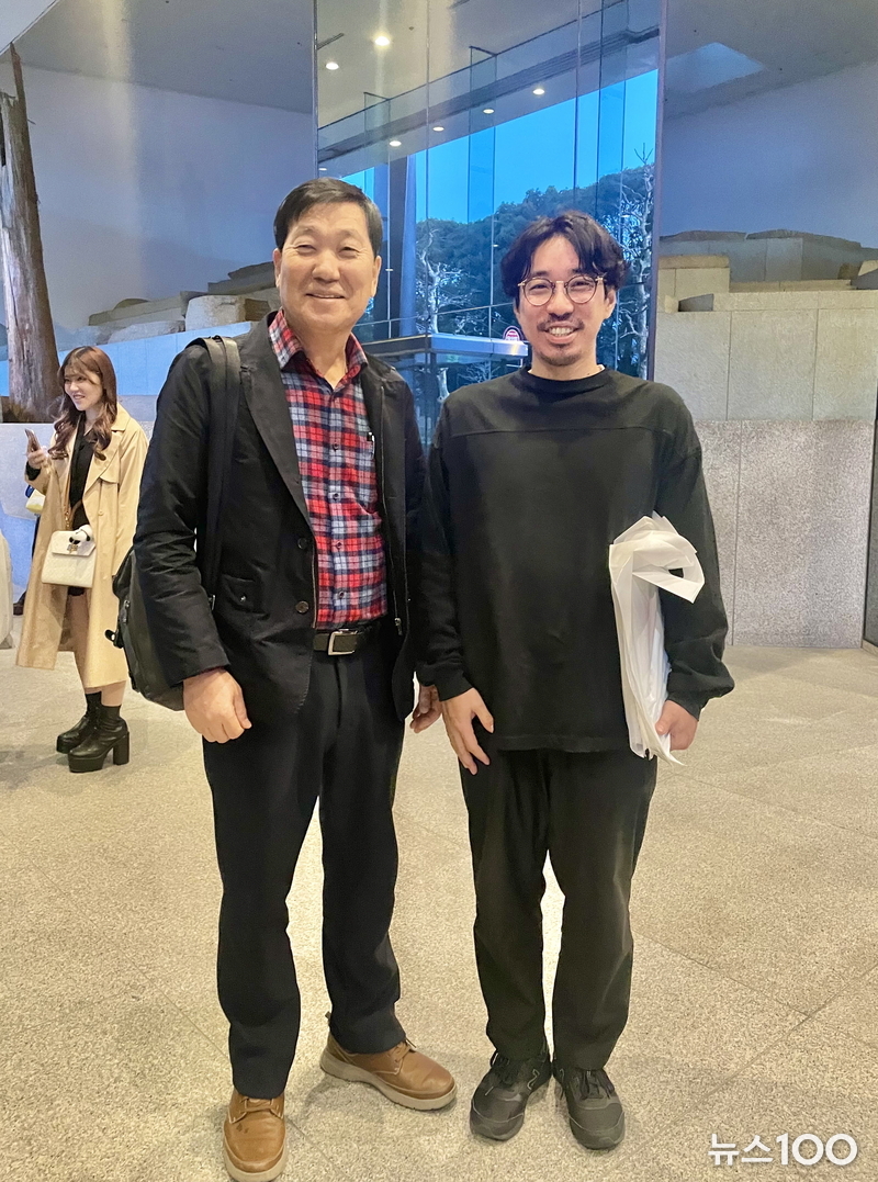 이성운 안산문화재단 대표이사(좌)와 후카자와 코스케 프로듀서(우) ⓒ안산문화재단