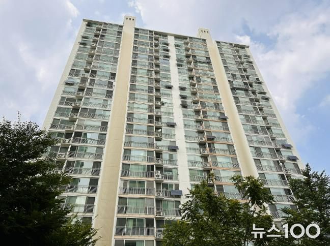 미니태양광이 설치된 공동주택 전경