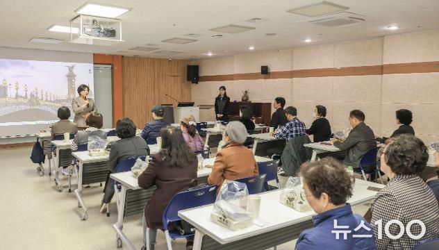 신계용 과천시장이 인사말을 하고 있다
