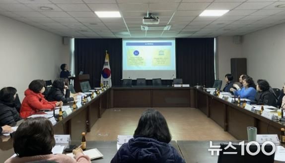 동탄2동행정복지센터에서 진행된 중장년 대상 AI 리터러시 교육