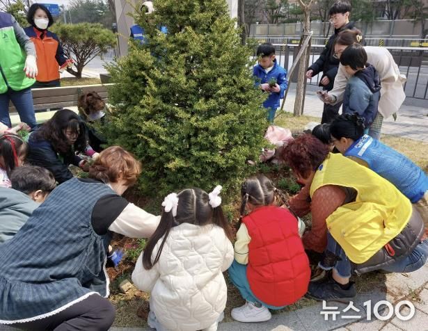 시흥시 월곶동, 주민과 함께 봄맞이 꽃 심기로 아름다운 마을 조성
