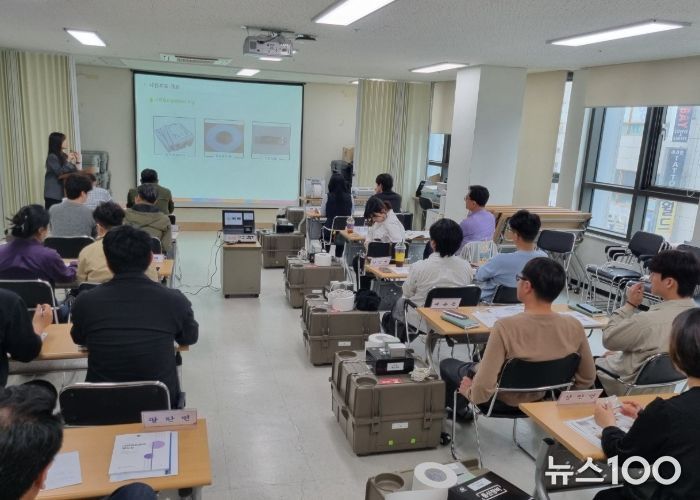 화성특례시가 20일 원활한 사전투표 진행을 위해 모의시험을 실시하고 있다.