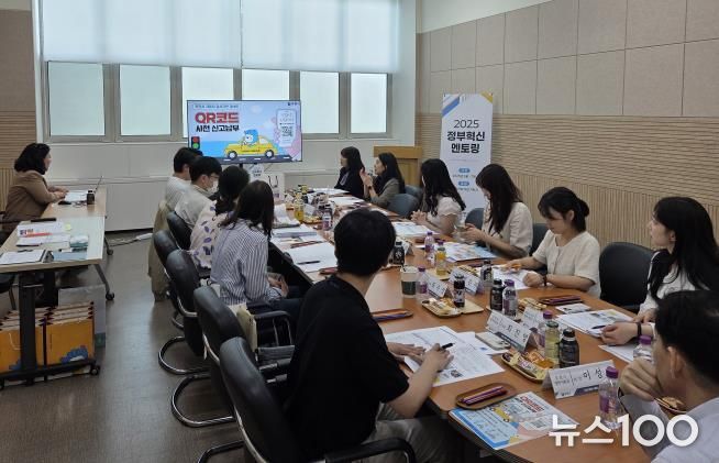 부천시 공직자들이 멘티 지자체 실무자에게 혁신행정 노하우를 전수하고 있다.