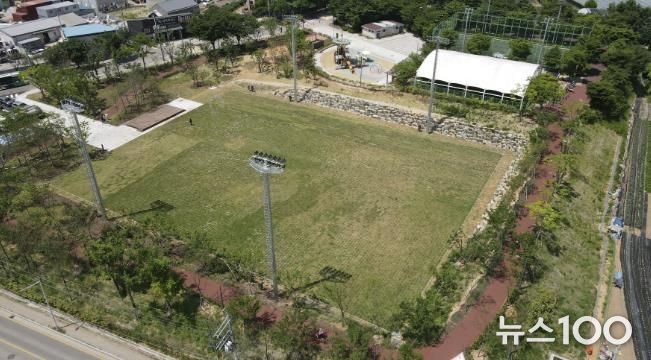 새롭게 조성된 잔디광장