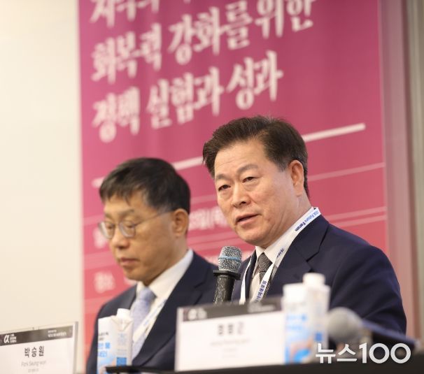 박승원 광명시장이 23일 대한상공회의소에서 열린 ‘2025 제16회 아시아미래포럼’의 지방정부 라운드테이블 세션 패널로 참석해 발언하고 있다.