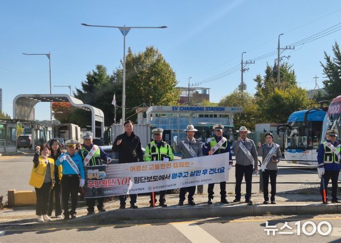재래시장 교통안전 캠페인 진행 모습