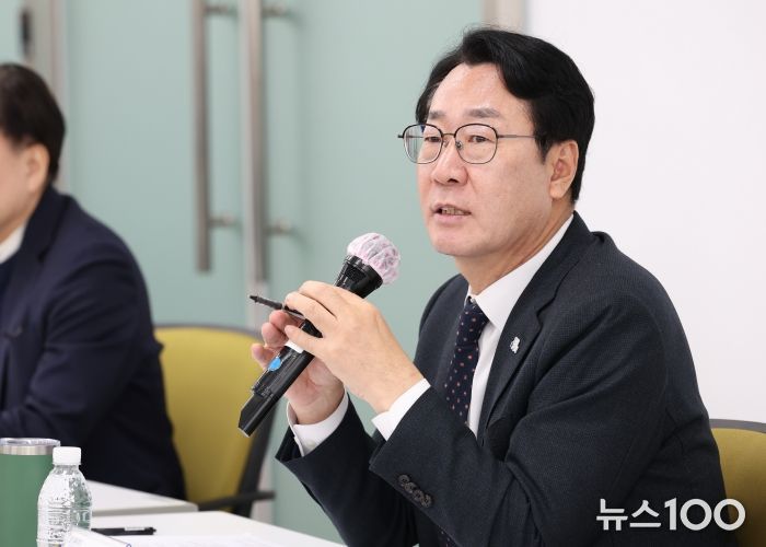 정명근 화성특례시장이 4일 화성특례시 AI 자문단 위촉식에서 발언하고 있다