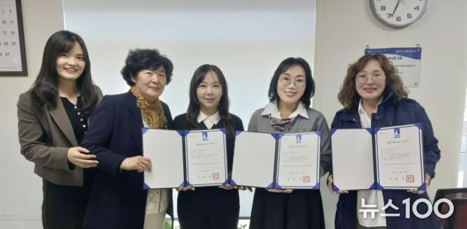 수원시 팔달구, 관내 어린이집 4개소에 '열린어린이집 재선정 지정서' 전달