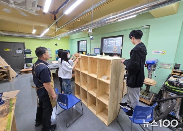청소년공예활동가 ‘씨앗’, 지역사회를 위한 가구 주문제작 전달식 진행