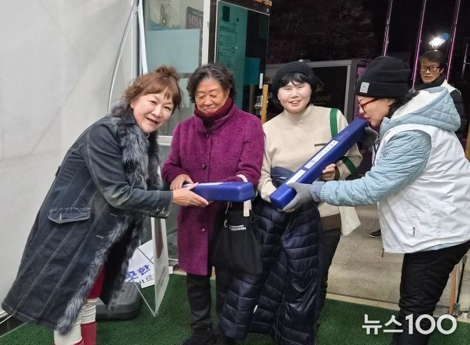 동두천시 생연1동 바르게살기운동위원회, 태극기 나눔 캠페인 전개