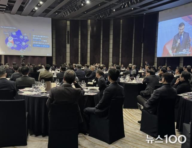 황규돈 수원시 경제자유구역추진단장이 수원 경제자유구역을 소개하고 있다.