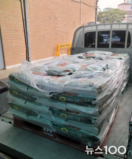 백석읍, 익명의 주민으로부터 백미 100포 기탁 받아…취약계층 지원