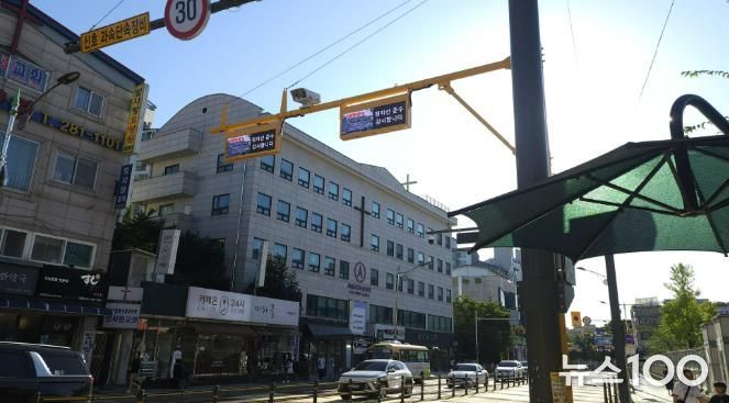 기흥구는 어린이보호구역 내에 ‘정지선 위반 알리미’와 ‘우회전 감응 시스템’을 도입했다