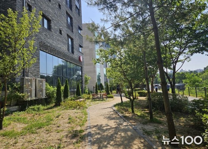 민락천변 쌈지공원 오솔길 및 쉼터