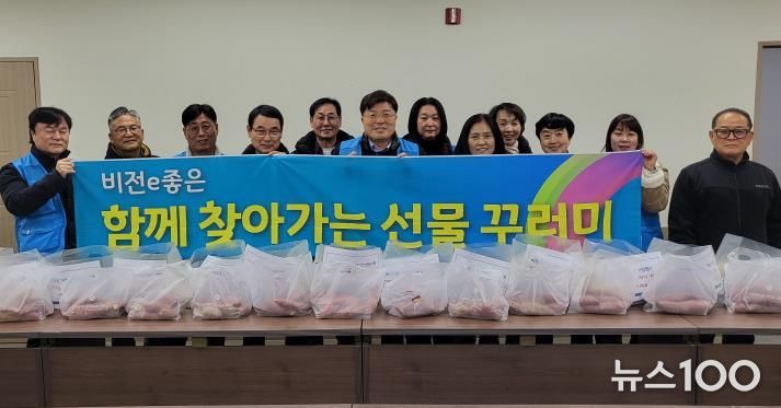 평택시 비전2동 지역사회보장협의체, 연말 맞이 취약계층에 ‘선물꾸러미’ 전달