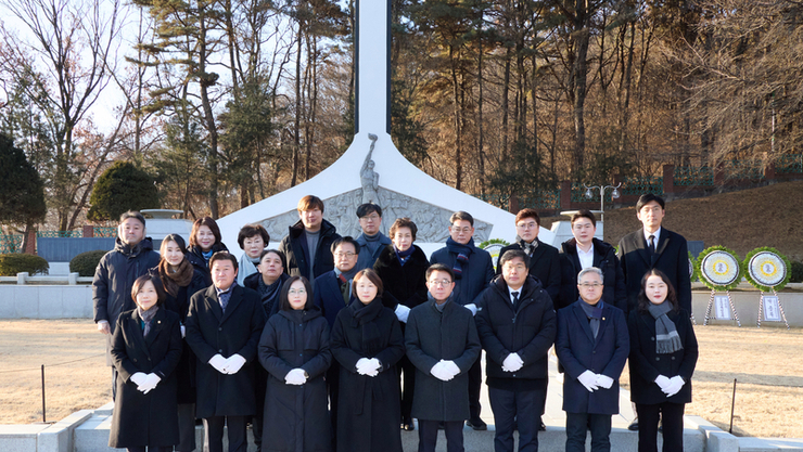 용인특례시의회, 현충탑 참배로 새해 의정활동 시작