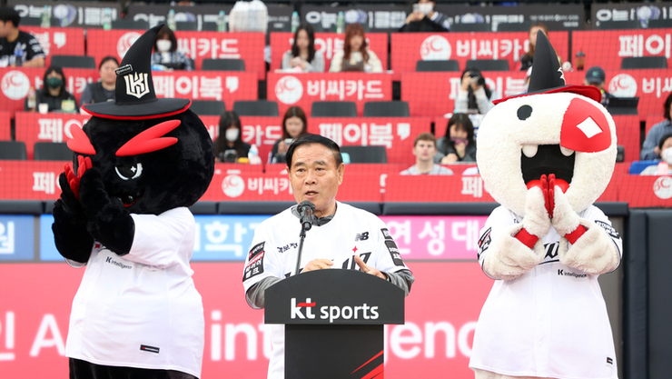 수원특례시의회, kt 위즈 홈개막전 참석