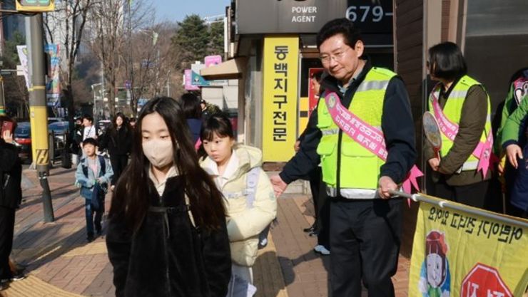 이상일 용인특례시장, 동막초 교통지도봉사 참여