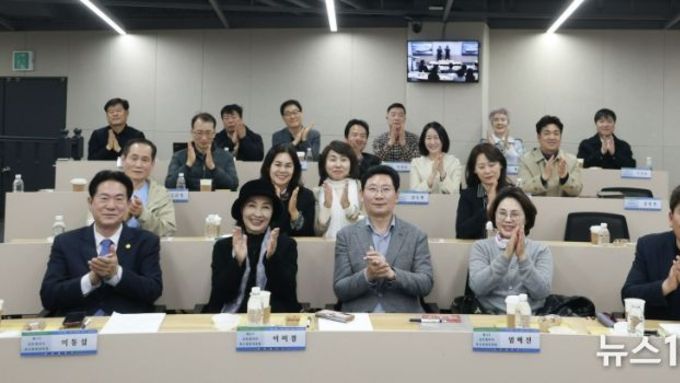 이상일 용인특례시장 "용인 반도체에 대한 전력·용수공급 계획을 정부가 세워놓고도 실행 의지를 보이지 않는 것은 국가경쟁력을 스스로 훼손하는 행위나 다름없다"