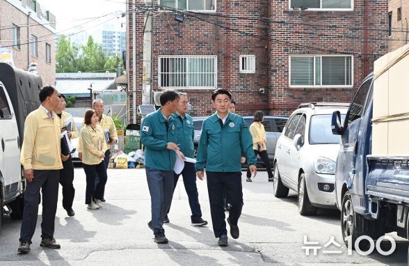김동근 시장이 여름철 집중호우에 대비해 재해위험지역 및 배수펌프장, 반지하 주택가 등을 대상으로 긴급 현장점검을 진행했다.