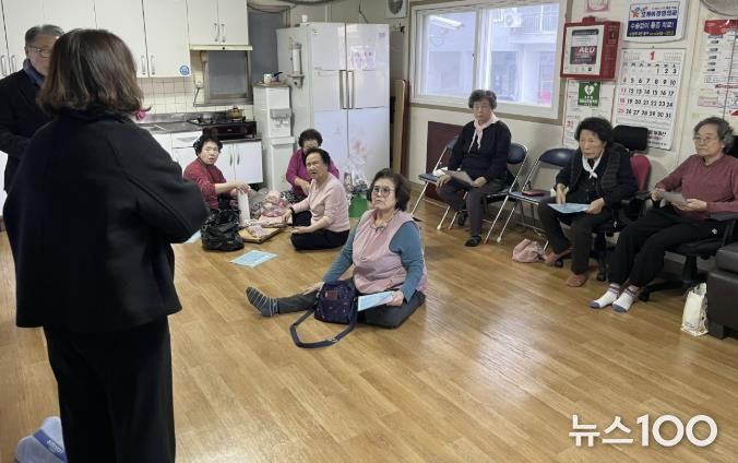 수원시 팔달구 매교동, 경로당 어르신 대상 '새빛 생활비 패키지' 사업 홍보