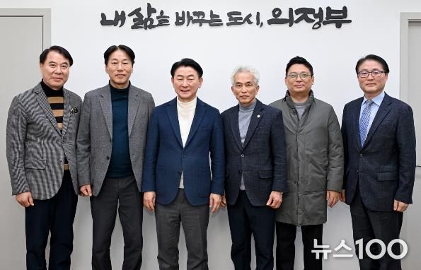1월 29일 (사)용현산업단지 기업인협의회 신년인사회 참석자들이 기념촬영을 하고 있다.