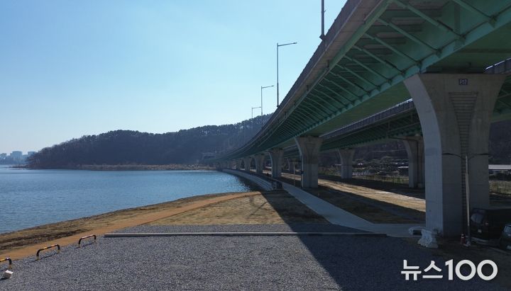 용인특례시가 기흥저수지 유휴공간을 활용해 수변공간으로 조성했다.