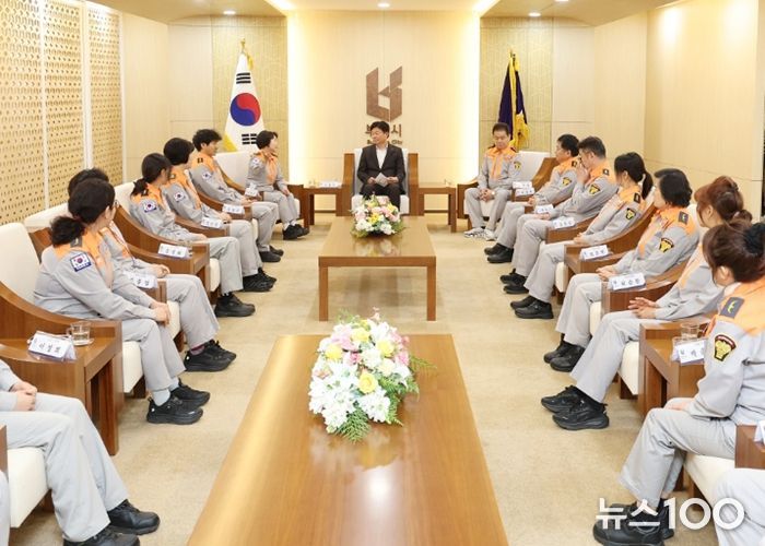 부천시는 지난 23일 의용소방대원들과 함께 간담회를 열었다.