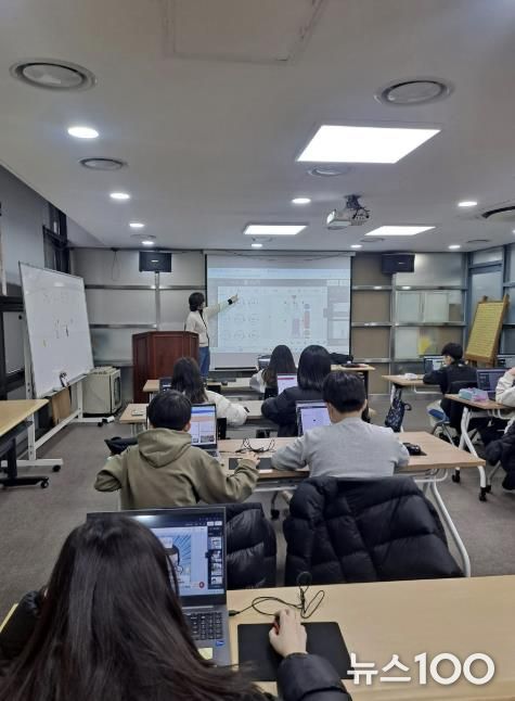 구리시청소년재단 청소년수련관 'AI로 그리는 웹툰' 프로그램 성료