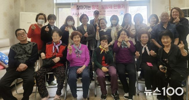 수원시 영통구 광교2동 어르신 곁으로 찾아가는 향기 치유… 주민자치회, '찾아가는 향초·방향제 만들기' 운영