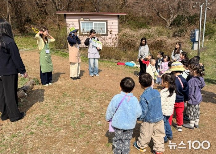 부천시육아종합지원센터는 장애영유아를 대상으로 자연친화적 놀이 경험 확대와 일상 속 생태 감수성 증진을 위해 ‘느리지만, 더 깊이 만나는 자연’을 진행하였다.